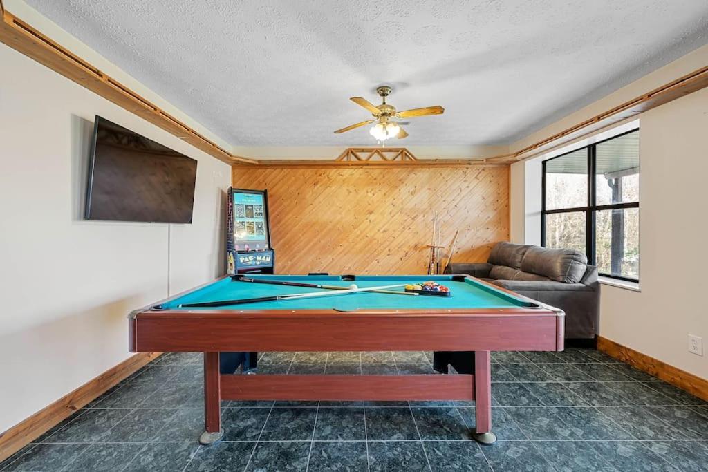 Dog Friendly! Views! Hot Tub! Close To Pf! Gsmnp Sevierville Exterior photo