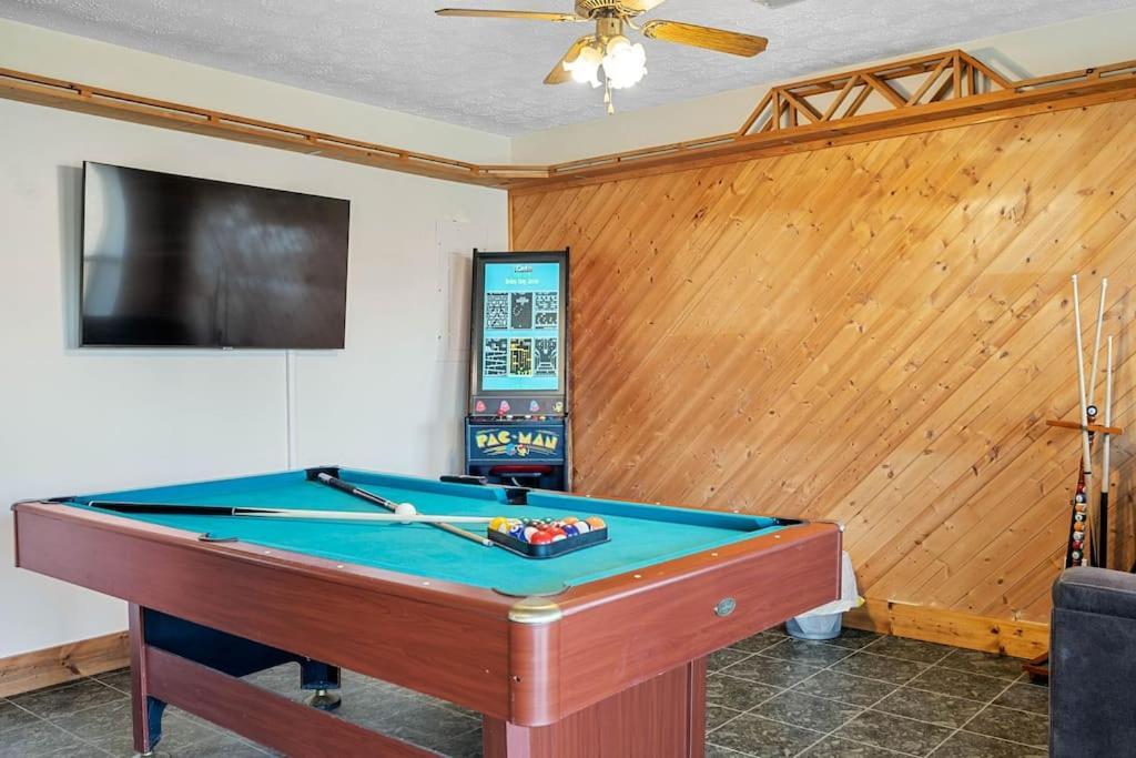 Dog Friendly! Views! Hot Tub! Close To Pf! Gsmnp Sevierville Exterior photo