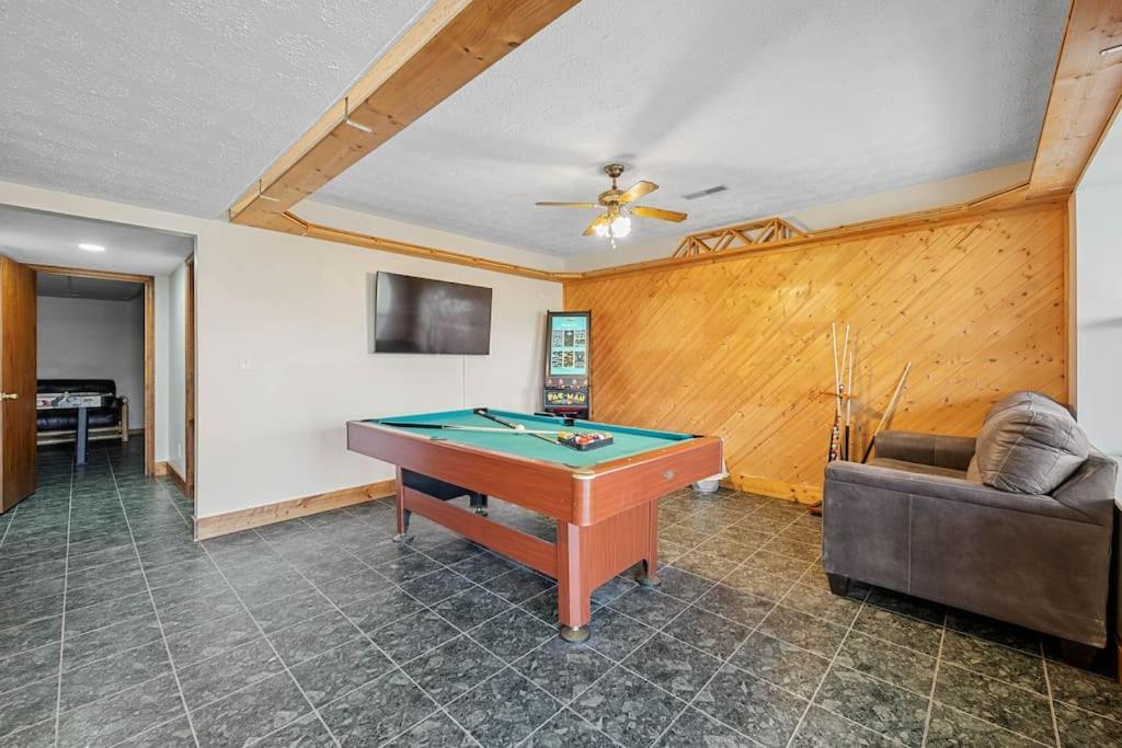 Dog Friendly! Views! Hot Tub! Close To Pf! Gsmnp Sevierville Exterior photo