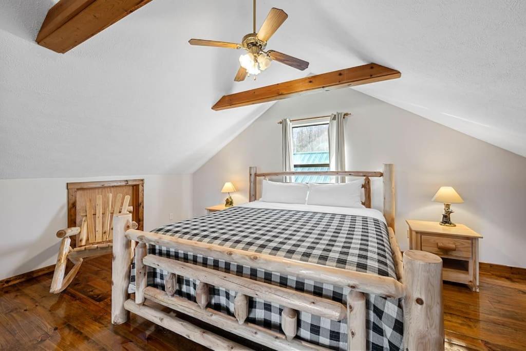 Dog Friendly! Views! Hot Tub! Close To Pf! Gsmnp Sevierville Exterior photo