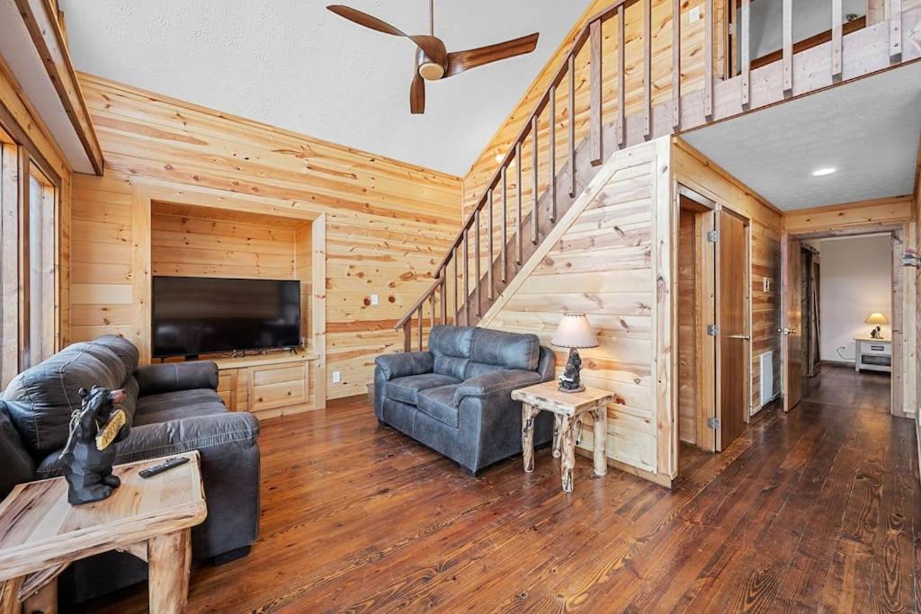Dog Friendly! Views! Hot Tub! Close To Pf! Gsmnp Sevierville Exterior photo
